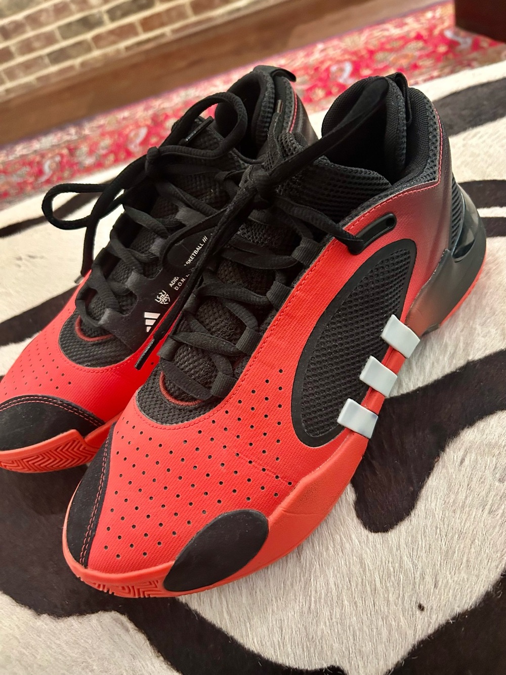 Adidas D.O.N. Issue 5 basketball shoes size 9.5 men’s (Donovan Mitchell)
